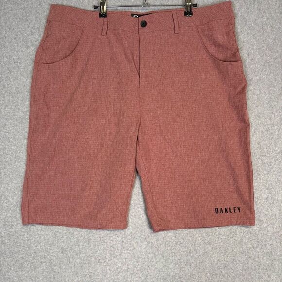 Oakley Men's Size 40 Hydrolix Regular Fit Salmon Red Bermuda Shorts Golf - Picture 1 of 9